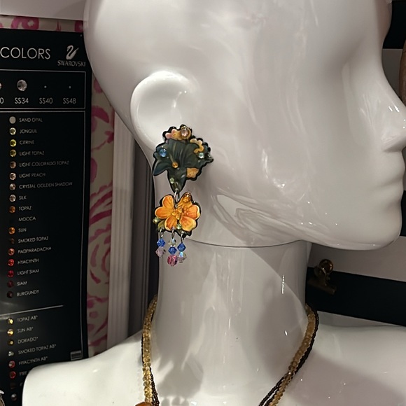 Designs From the Deep Water Lilies Vintage Designer Earrings-boutique - Picture 9 of 10